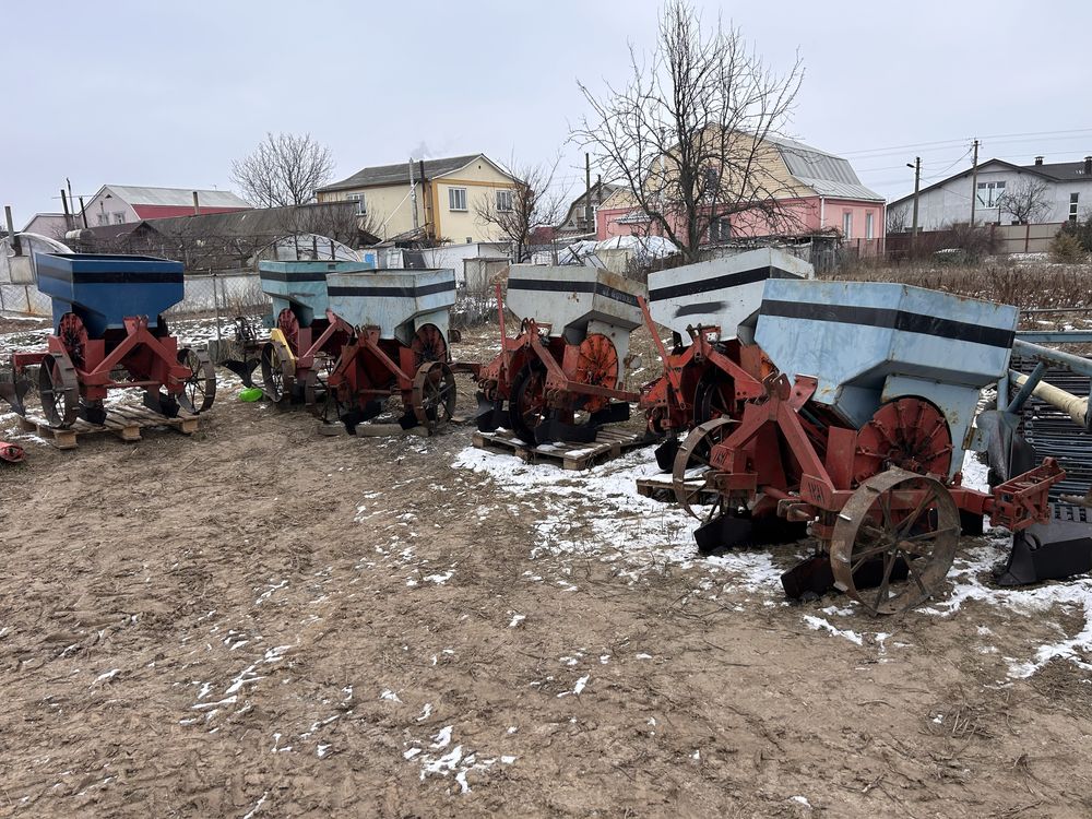 Продам Картоплесаджалку( копалку))