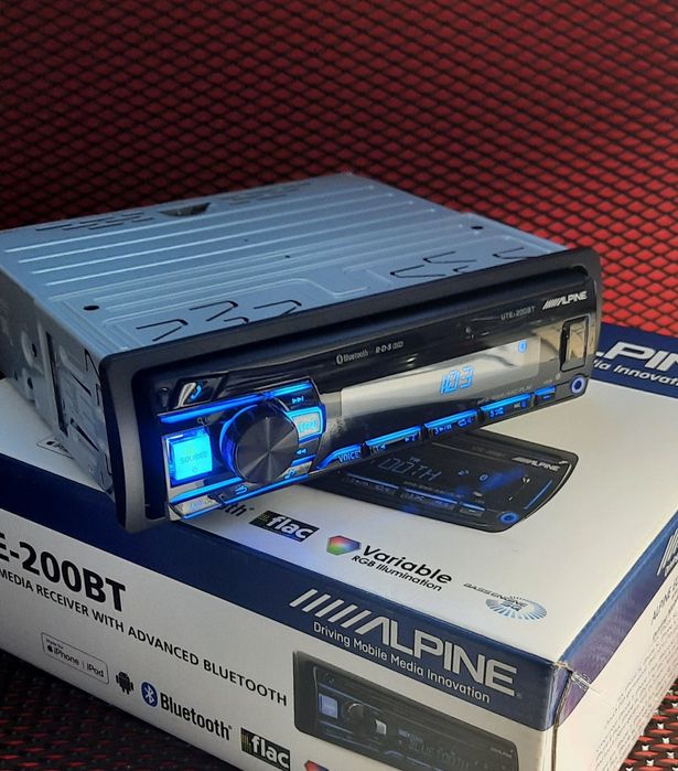 Автомагнітола Alpine UTE-200BT