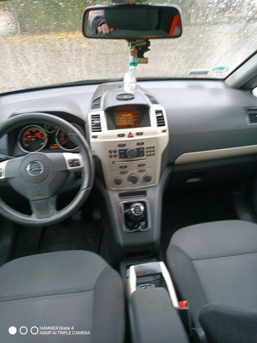 Opel Zafira b lift 2008r