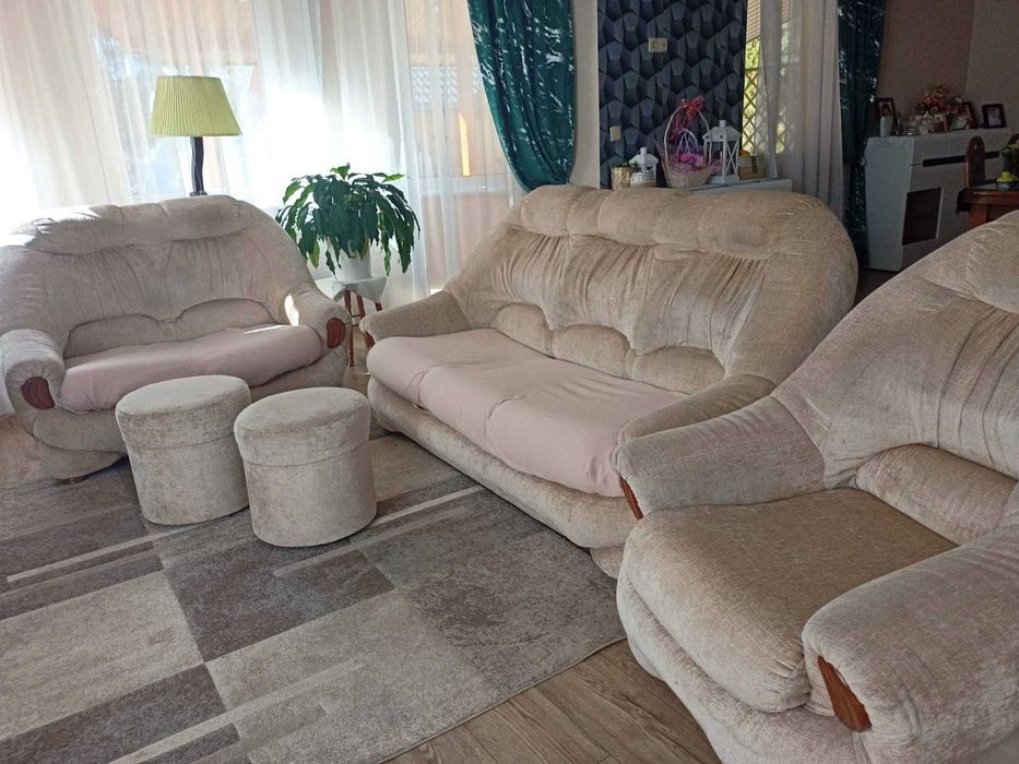 Sprzedam 2 kanapy + fotel + 2x pufa