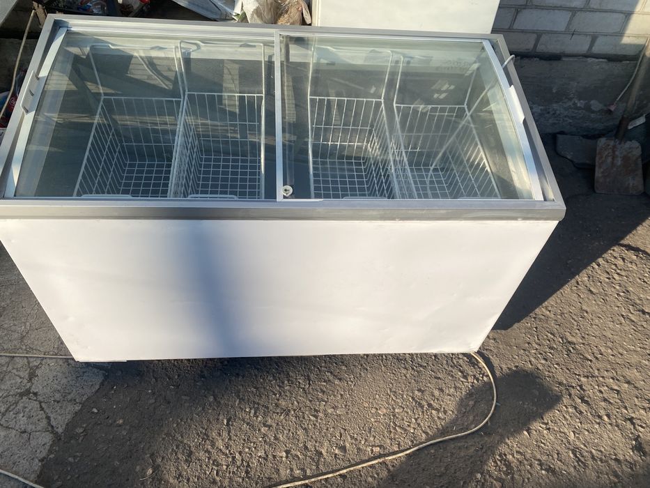 Прадам морозильну камеру 400л.