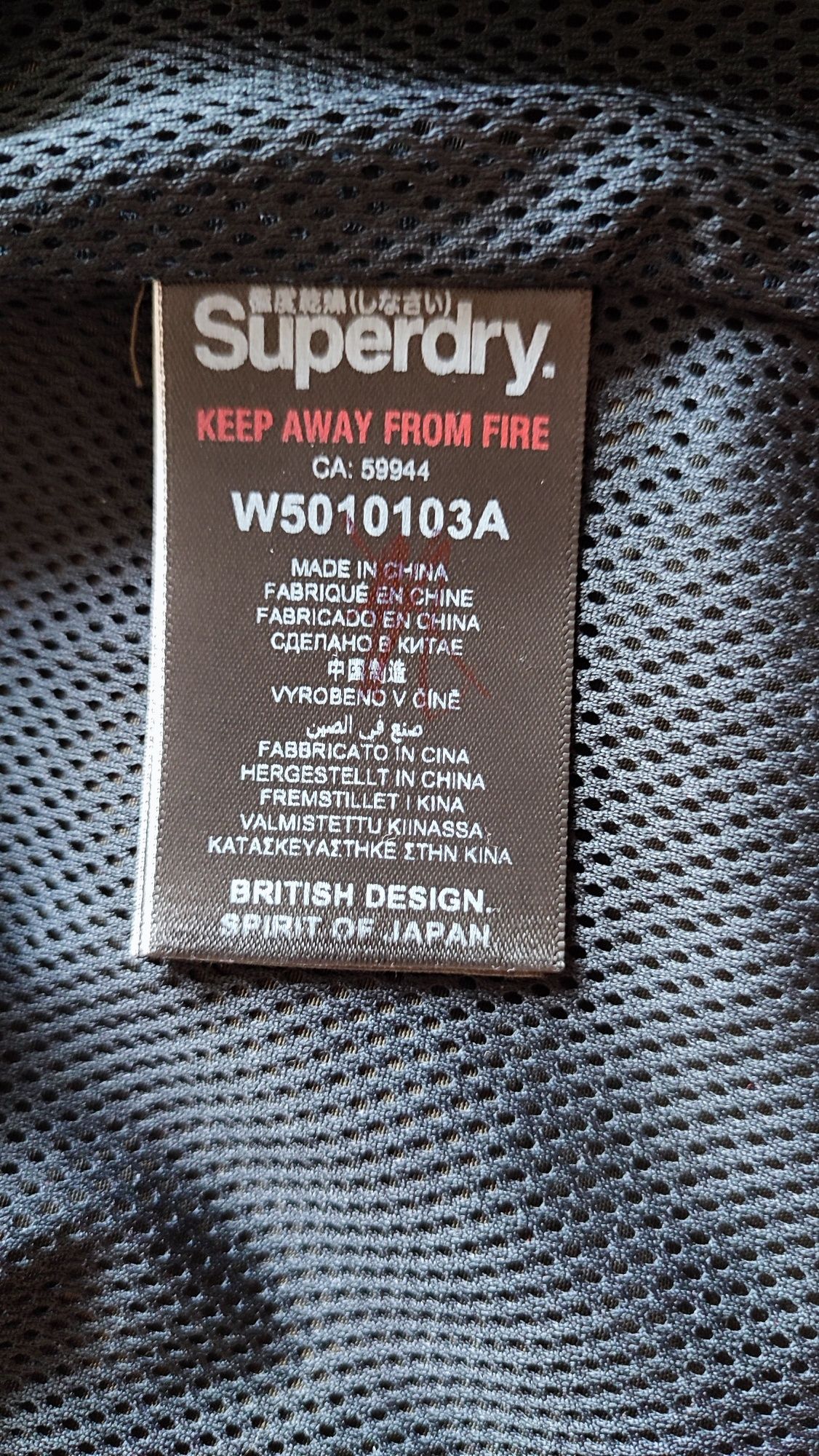 Продам Куртка-ветровка Superdry M