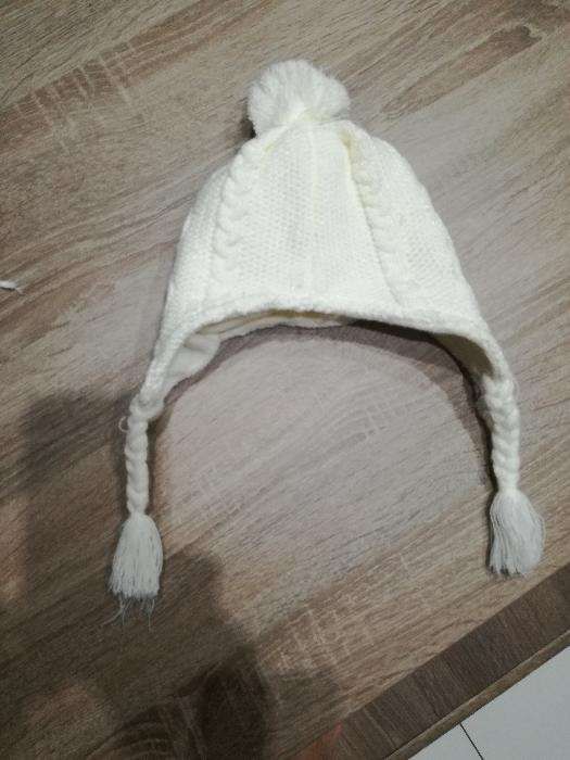 Śliczna zimowa czapka dla dziewczynki