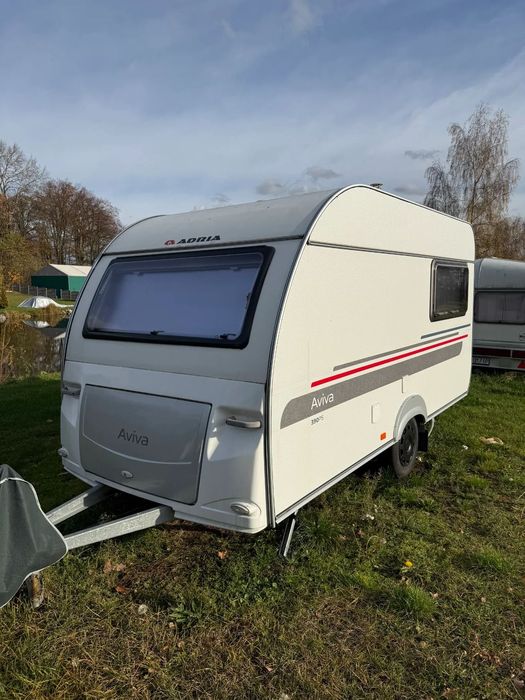 Adria Aviva 390PS  Okazja! Doskonały stan, komfortowa lekka przyczepa, gotowa do podróży.