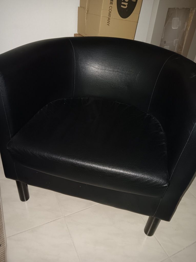 Poltrona preto de napa