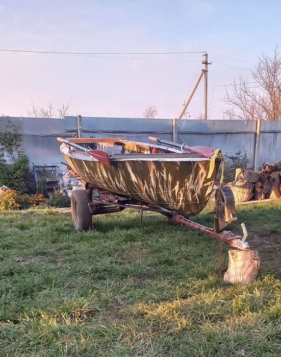 Продам гребний човен