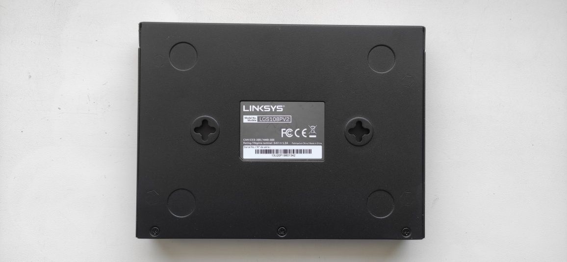 Гігабітний свіч з живленням Linksys LGS108PV2 POE