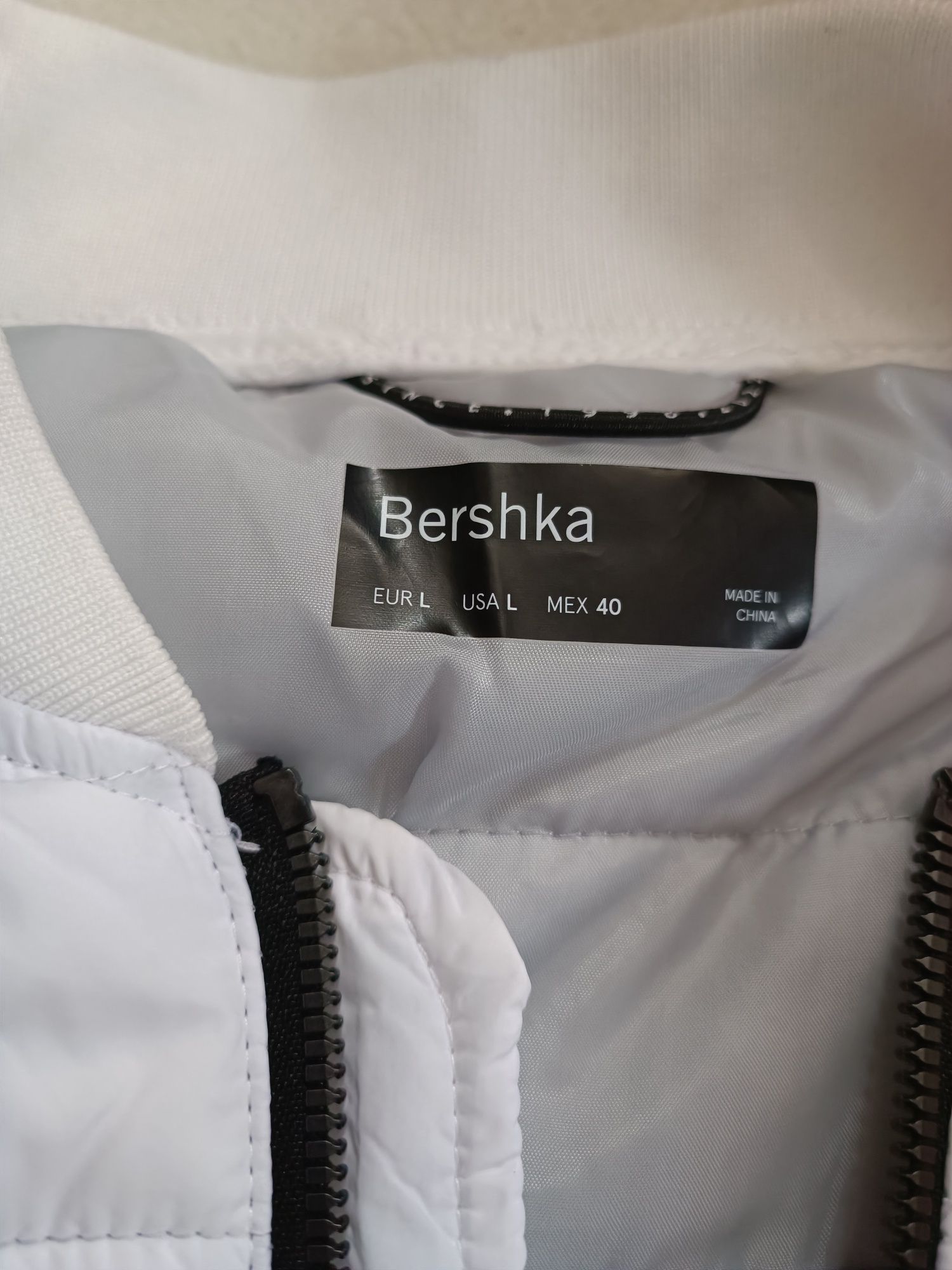 Вітровка від Bershka .