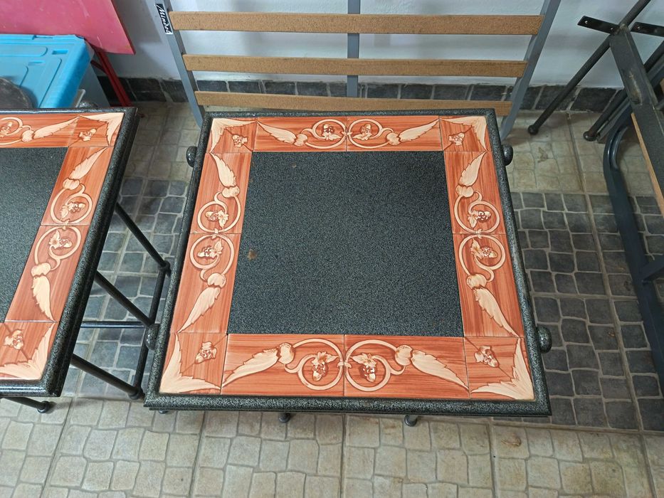 Cama de casal em ferro, c/ cabeceira em vime, c/ estrado e 2 cabeceira