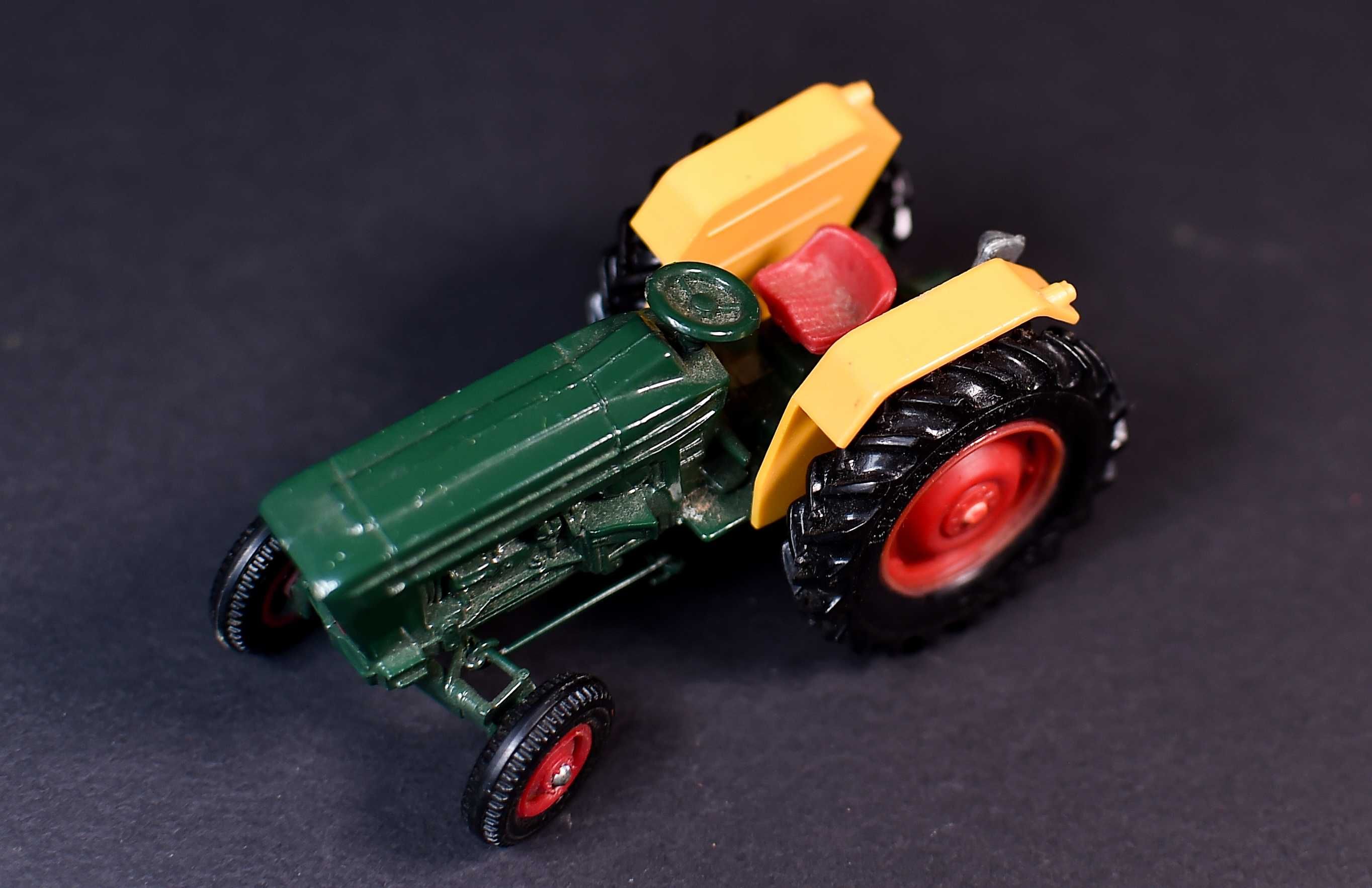 1/32 Ford 6600 (green body with yellow guards & red grill, Britains