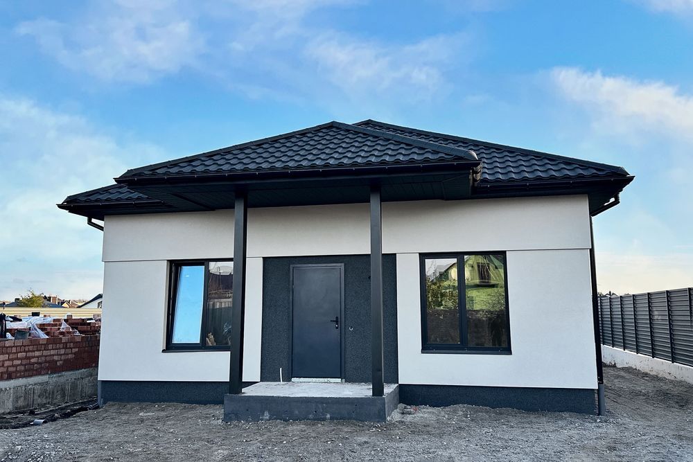 Продається в Білой Церкві новий будинок на війскбуді площею 100 м2.