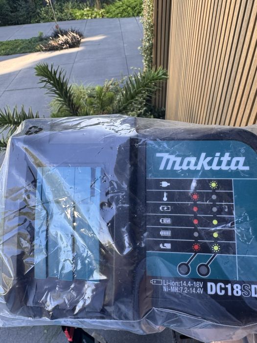 Podkaszarka akumulatorowa Makita 18V + ładowarka + akumulator