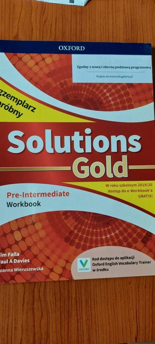 Solutions Gold, pre-intermediate,