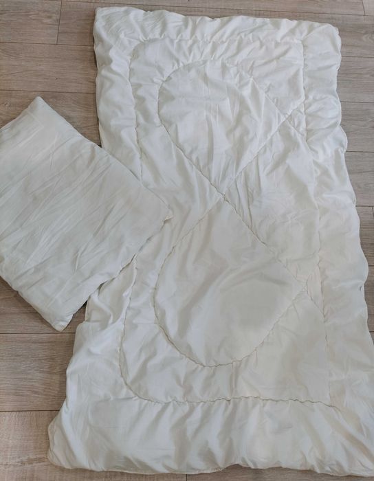 Komplet kołdra poduszka + 2 kpl poszewki 150x80