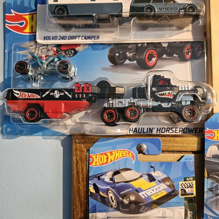 Hot Wheels Super Rigs Haulin' Horsepower (Conjunto Camião e Moto 4)