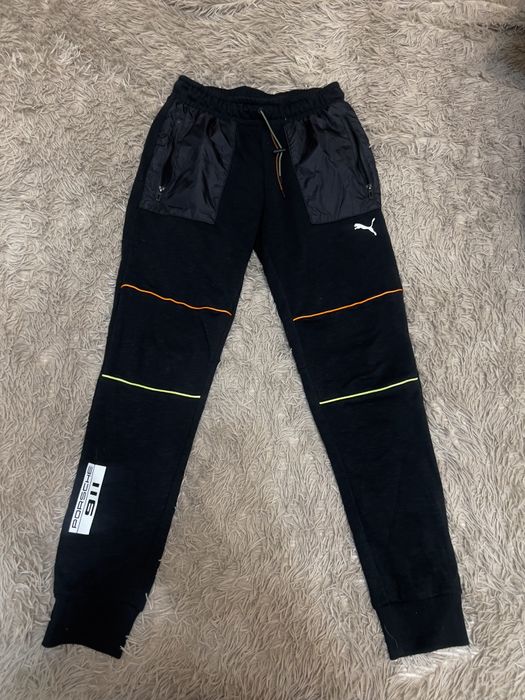 Штаны Puma Porsche, с неоновыми полосками и шнурками.