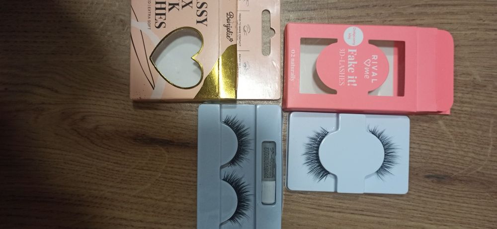 Rzęsy i kępki 4 opakowamia