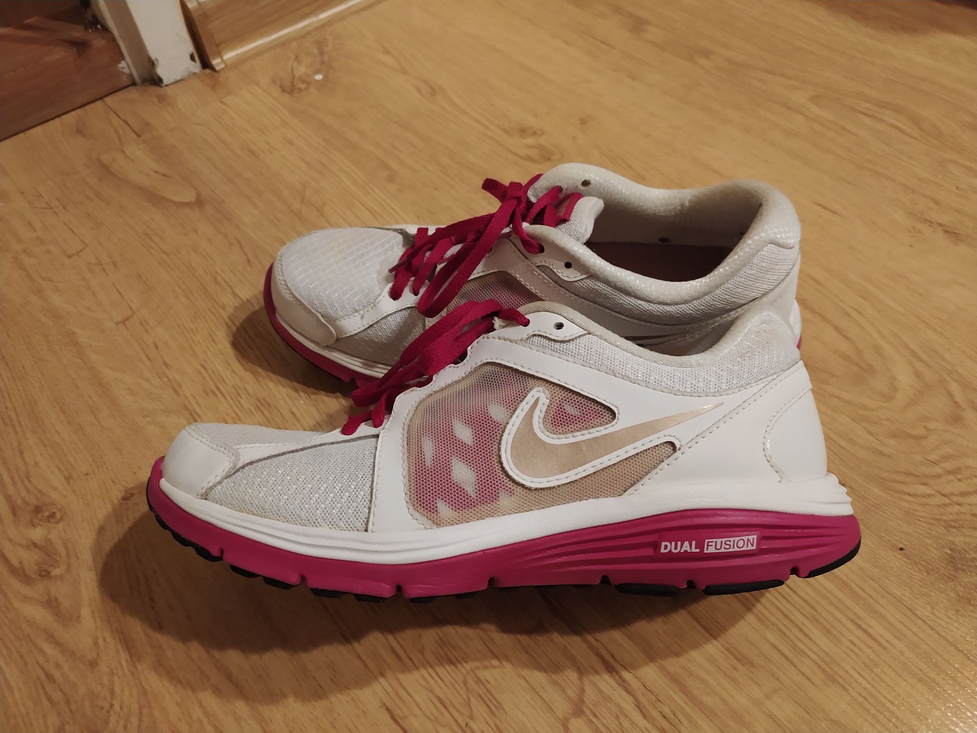 Buty damskie Nike dual fusion r.41