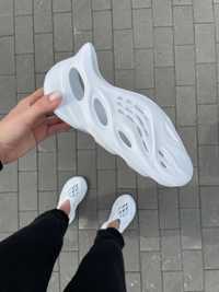 Жіночі літні кросівки Yeezy Foam Runner white (no logo) піна шльопанці