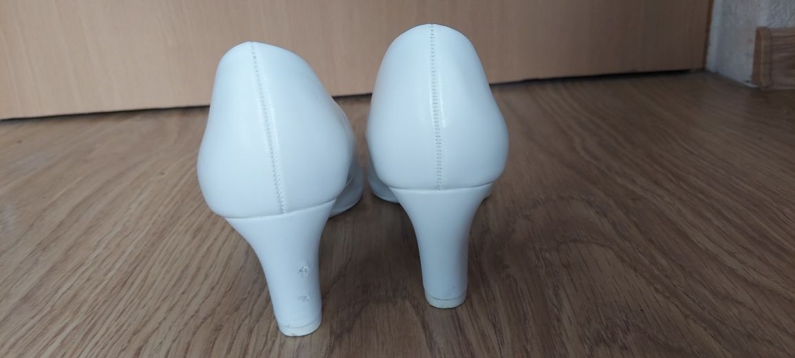 Buty ślubne 39 białe