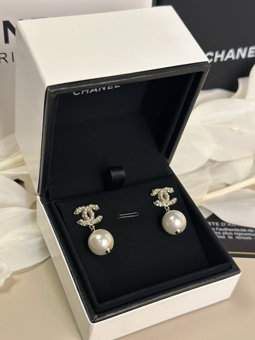 Сережки у стилі шанель chanel