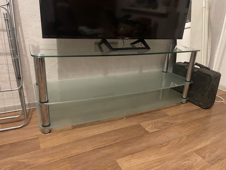 Стеклянный стол,столик под ТВ, журнальный