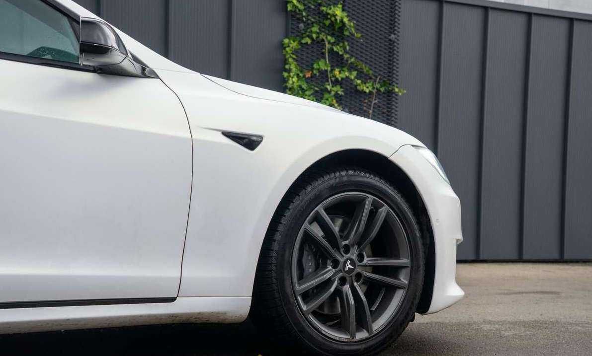 Tesla model s 2018 року