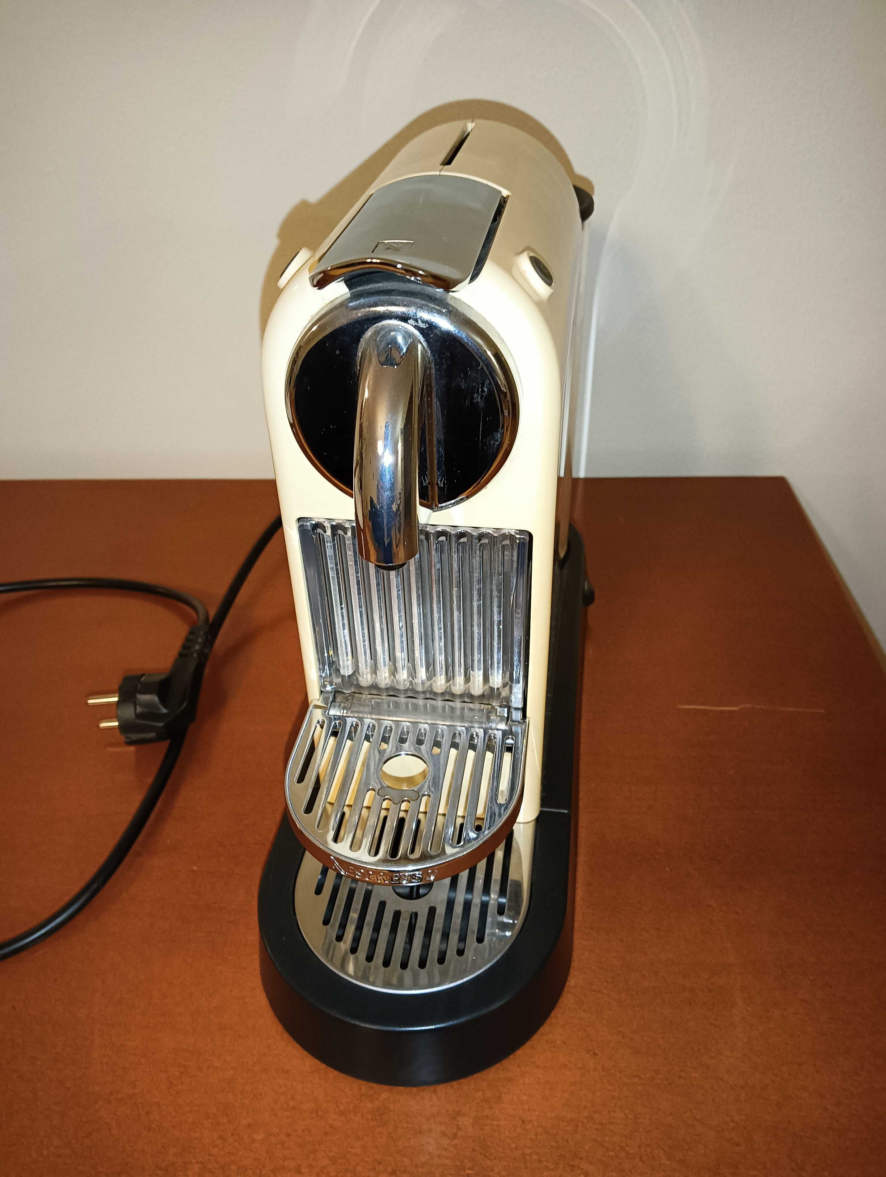 Máquina de Café Nespresso