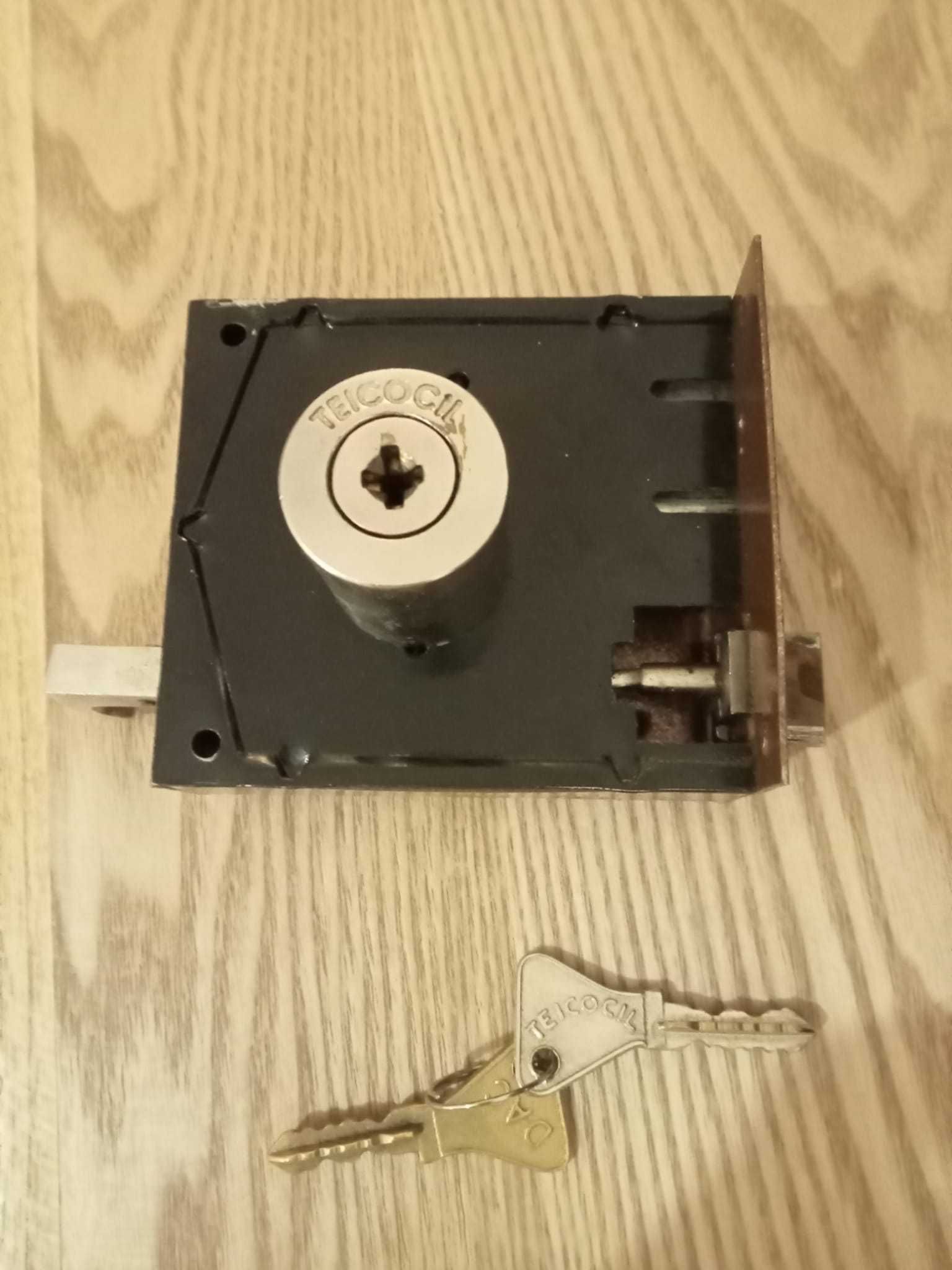 fechadura Teicocil quatro entradas