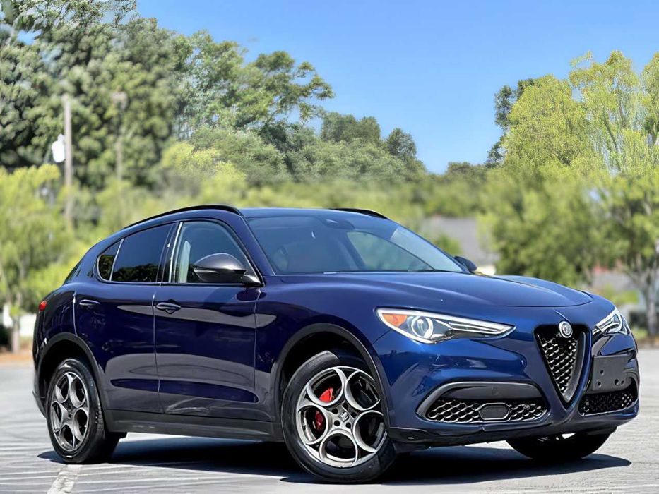 Alfa Romeo Stelvio      2021