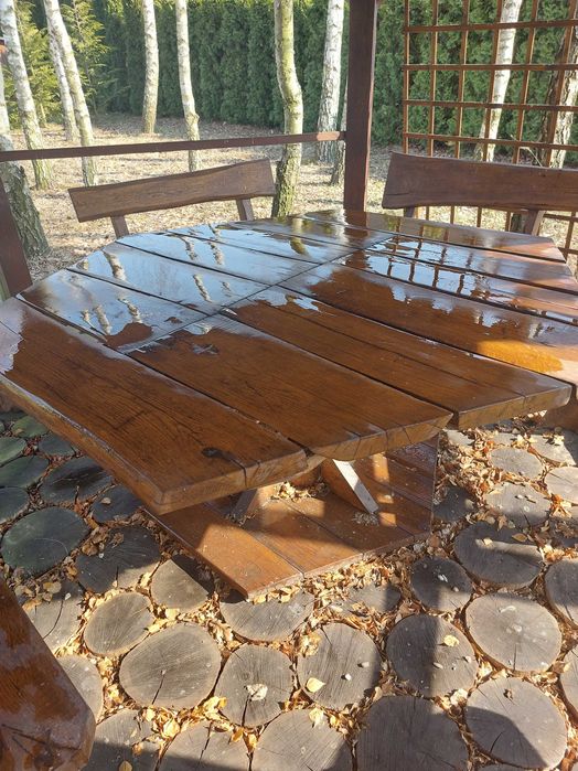 Drewniane meble do altany.