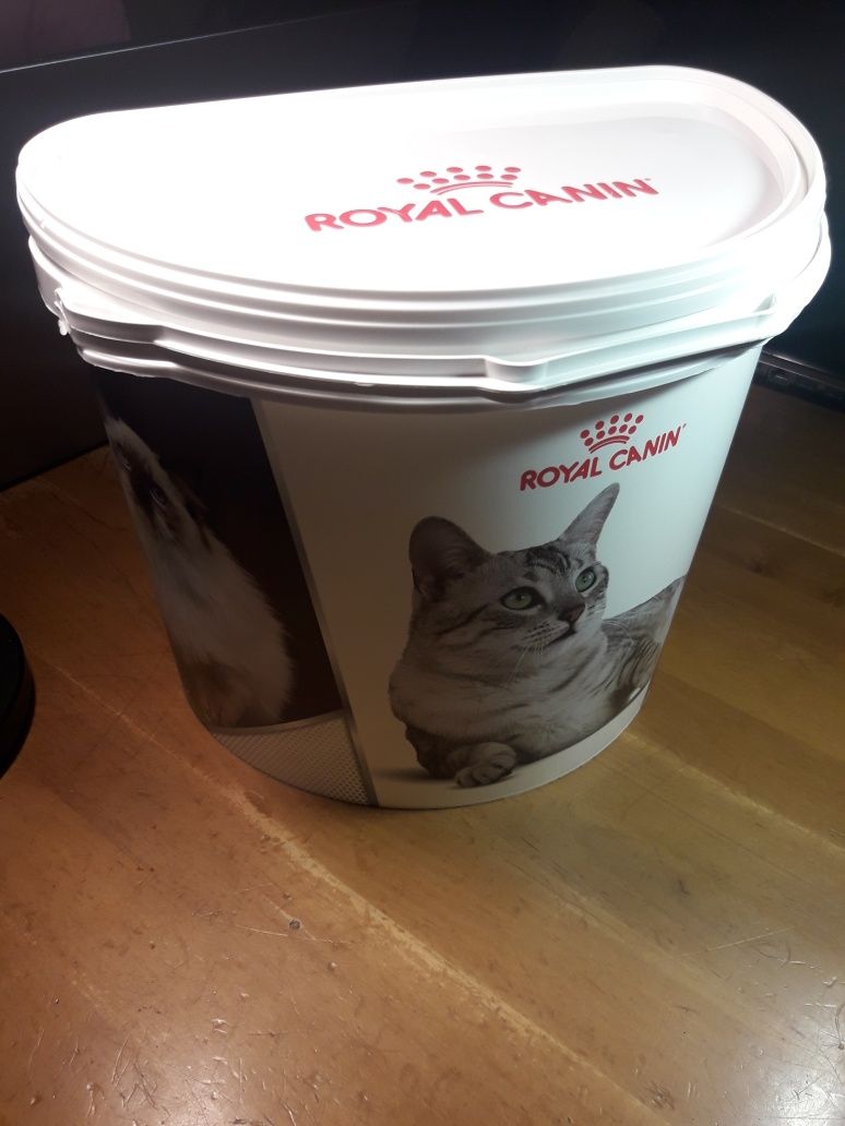 pojemnik na karmę NOWY dla kota