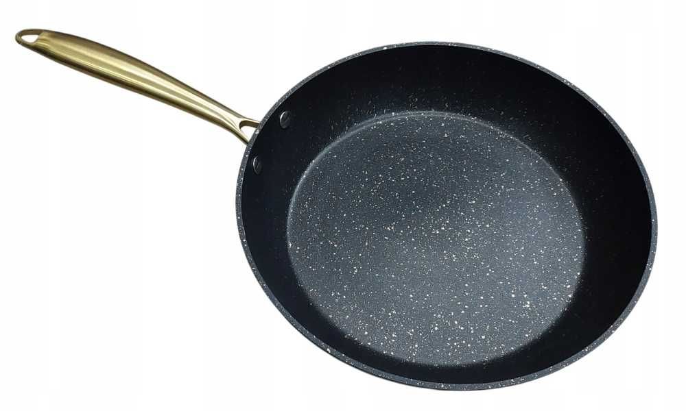 Patelnia z NIEPRZYWIERAJĄCA POWŁOKA 28cm CZARNA ze Złotą Rączką Smukee