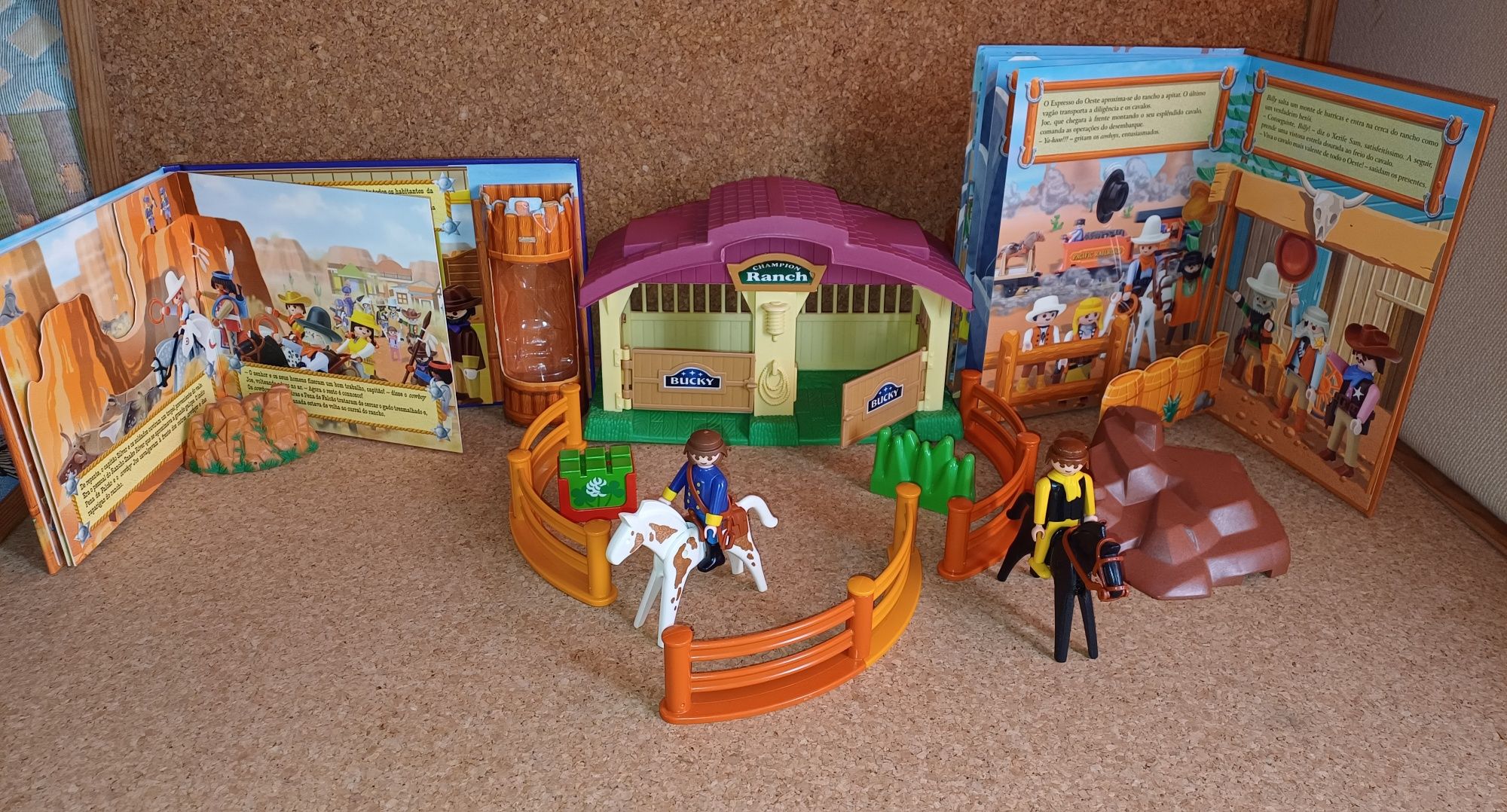 Playmobil rancho + 2 cavalos + 2 bonecos + 2 livros 3D + acessórios.