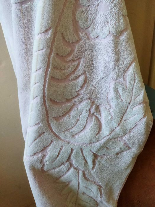 Продам х/б  полотенце для купания и игрушки для купания .