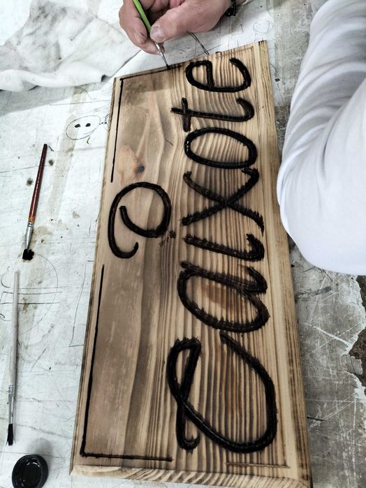 Trabalhos   personalizados em        madeira