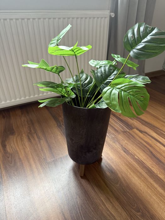 Sztuczny kwiat z doniczka