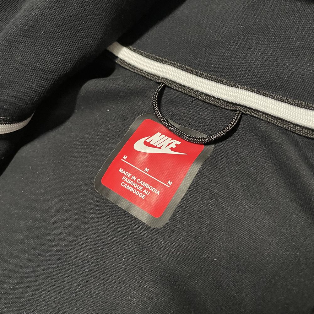 Nike tech fleece black and grey zip-hoodie size m