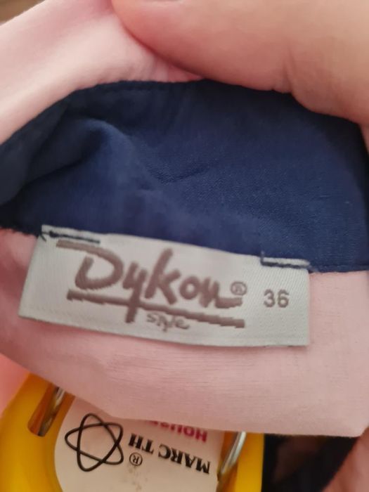 Różowa bluzka z krótkim rękawem marki Dykon