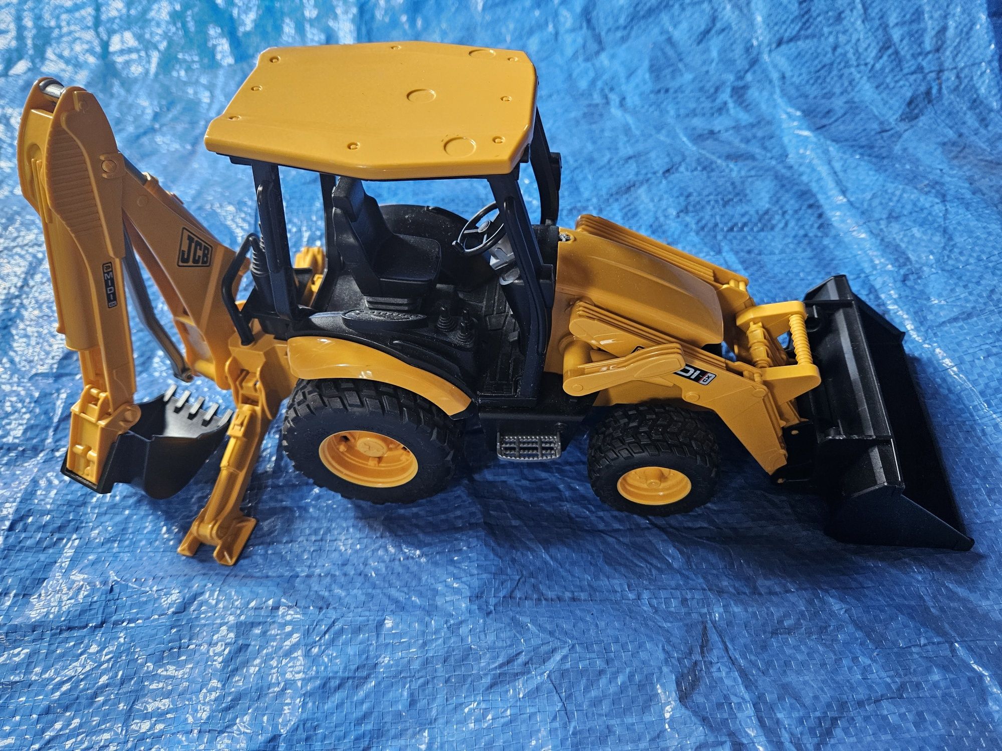 Zabawka ładowarko-koparka JCB Midi CX firmy Bruder (model 02427).