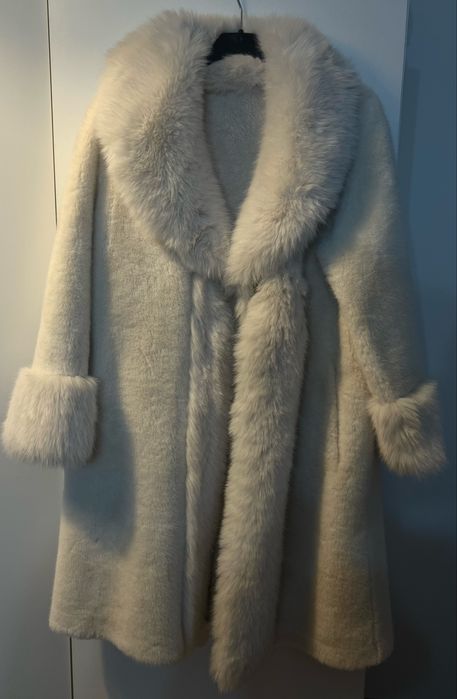 Nowe biale futro z metka dlugie eleganckie plaszcz