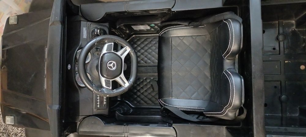 Дитячий електромобіль