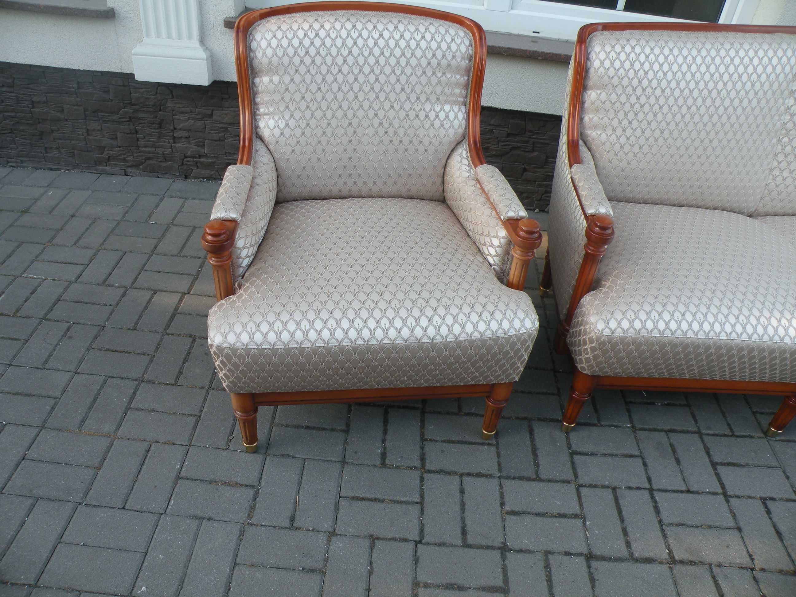 Sofa ,2 fotele i pufa w Stylu Ludwika ,,Warrings"  Po Renowacji