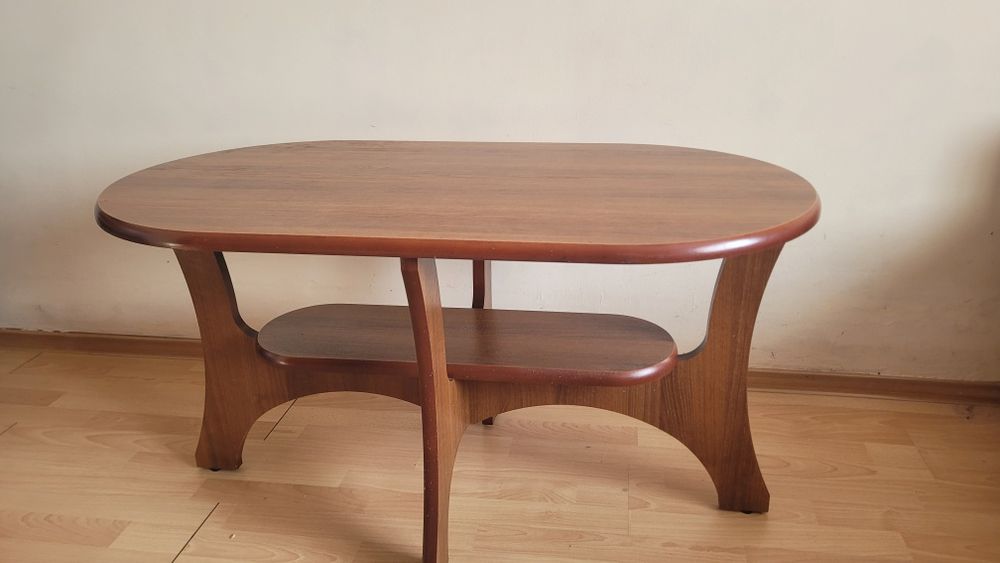 Ława drewniana brązowa.