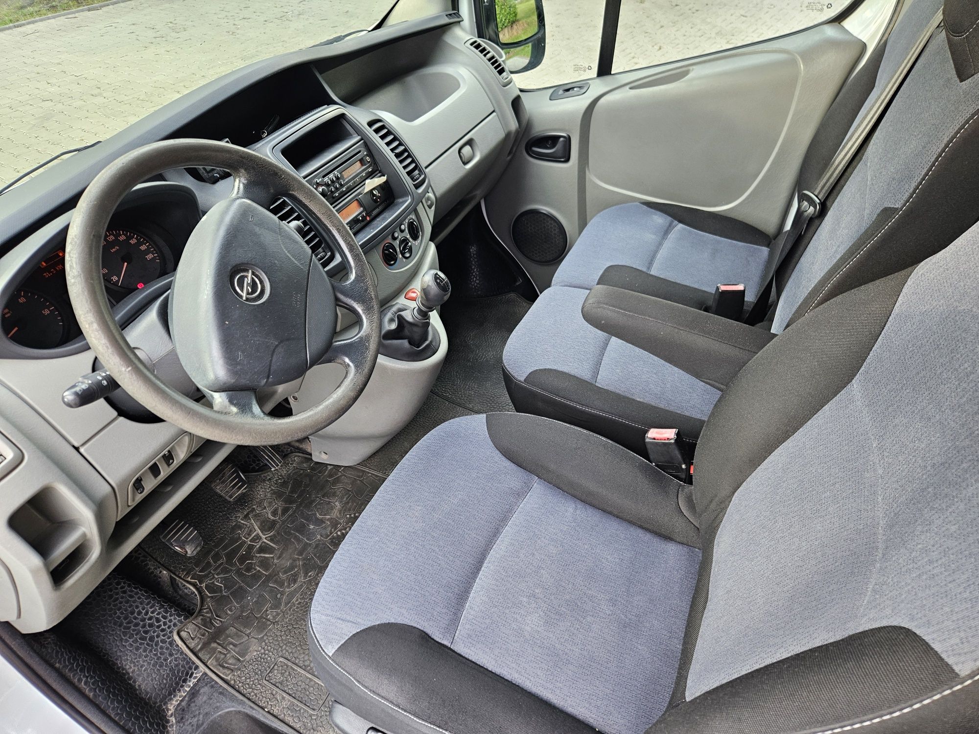 Opel Vivaro 2.5 max długi i wysoki L2H2