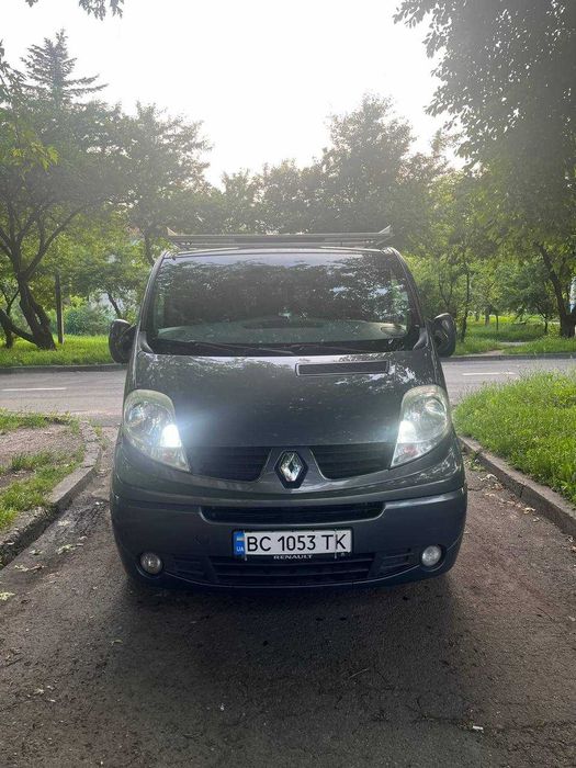 Renault Trafic 9 місць довга база вебасто