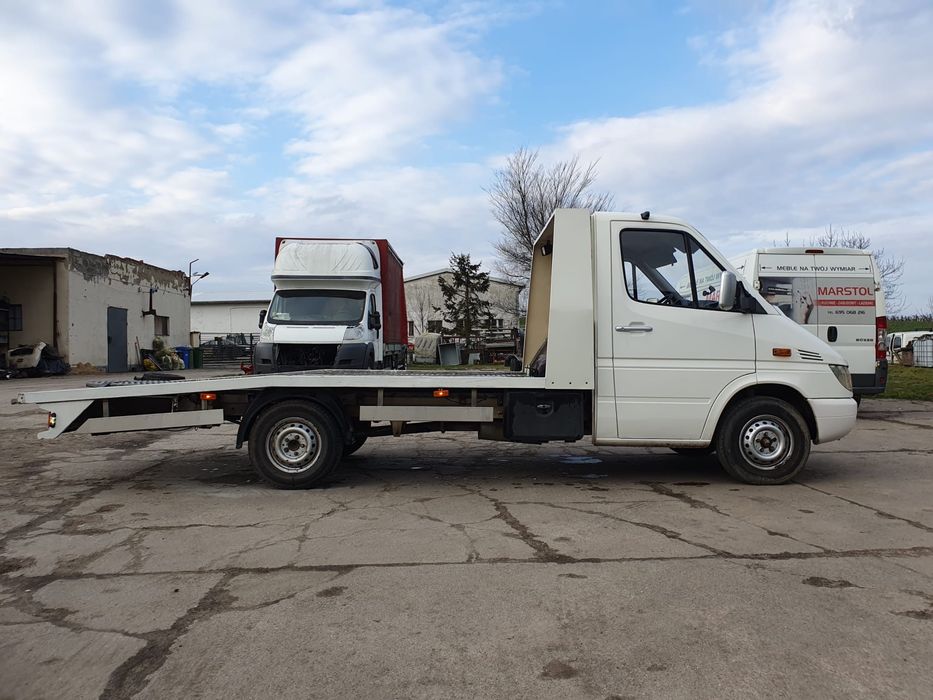 Na sprzedaz laweta mercedes sprinter