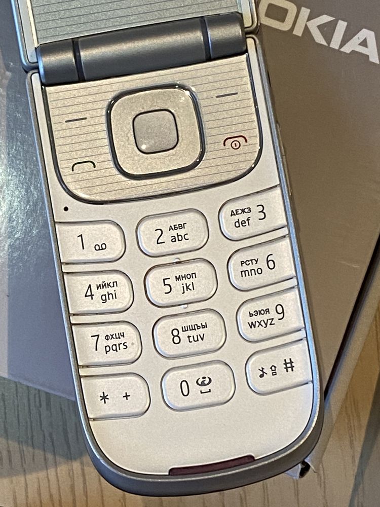 Телефон Nokia 3710 Fold