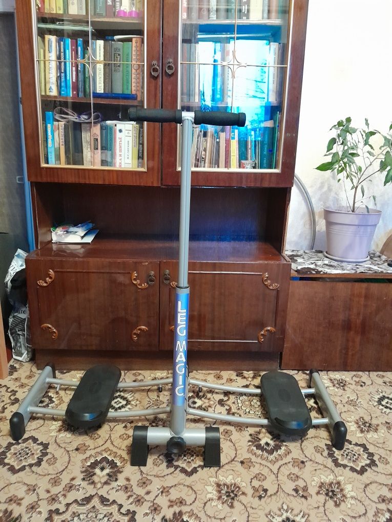 Тренажер для ніг та сідниць Leg Magic.