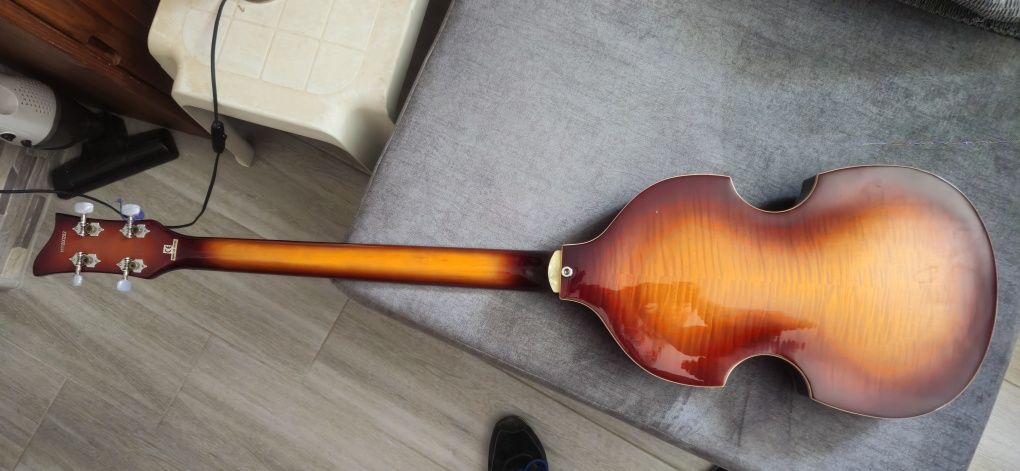 Hofner Beatle Bass + case